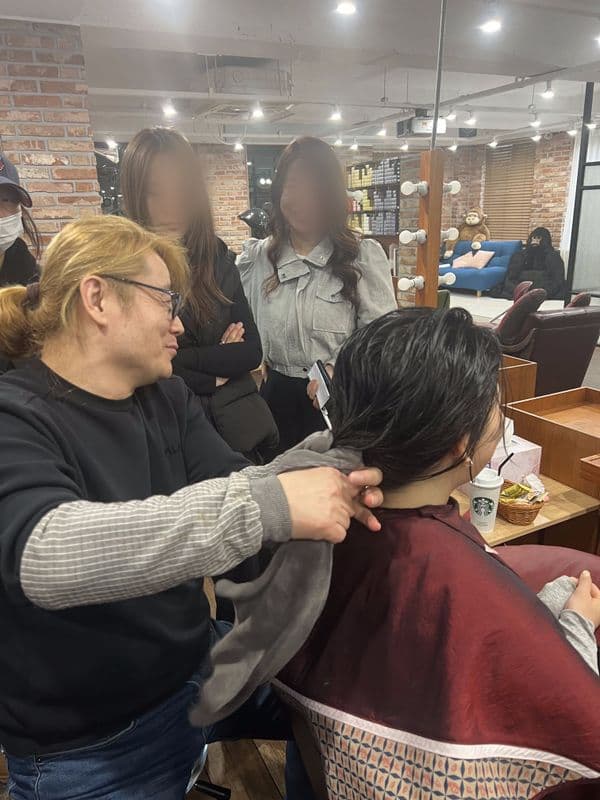 Хон Джихун с учениками на семинаре в MASSTIGE HAIR Academy